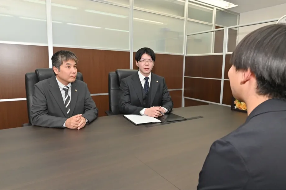 茨城県の交通事故に強いつくば第一法律事務所がワンチーム体制で対応する様子